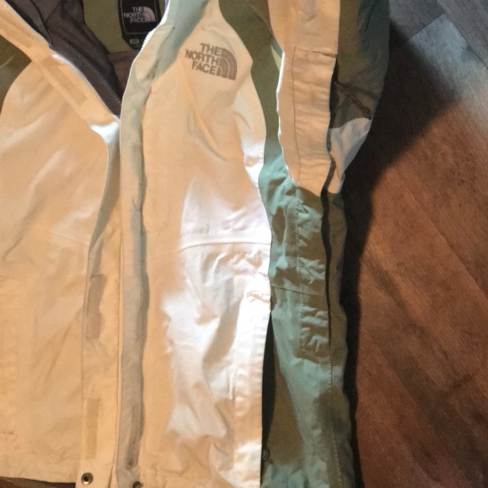 Northface Hyvent Rain/Wind Jacket. Medium - image 7